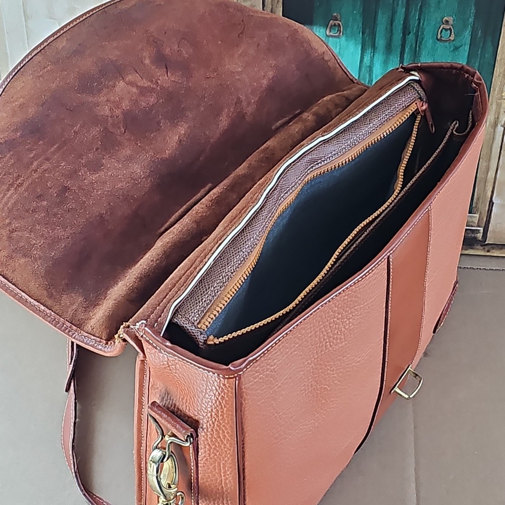 Vintage Dooney & Bourke Awl leather extra large messenger bag Excellent! - Picture 15 of 16